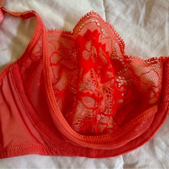 Victoria's Secret Bright Coral Lace No Pad Push-up Bra 🤩 - Picture 1 of 4